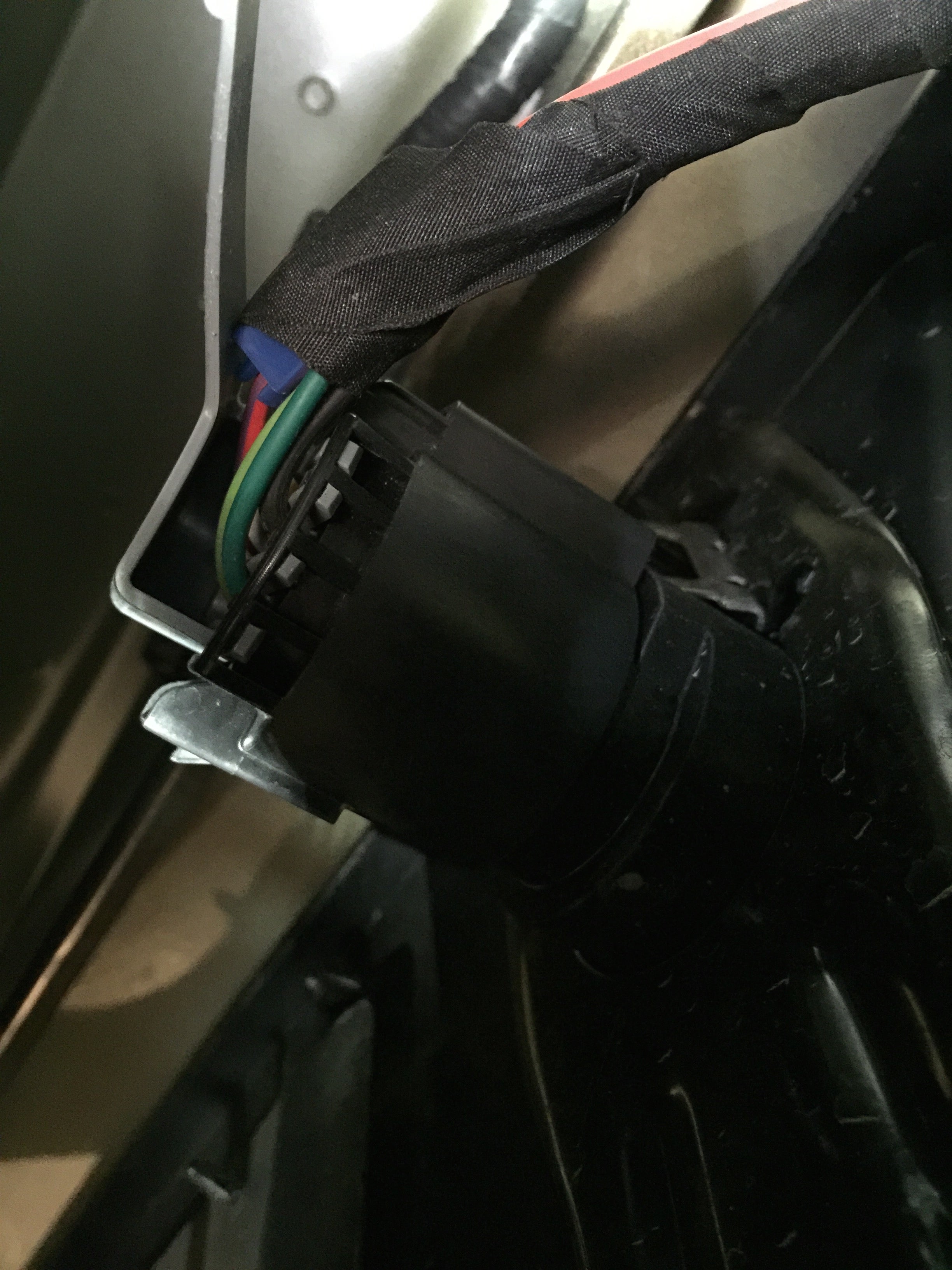 Project - Install 12v Outlet in RamBox 12v battery with fuse box 
